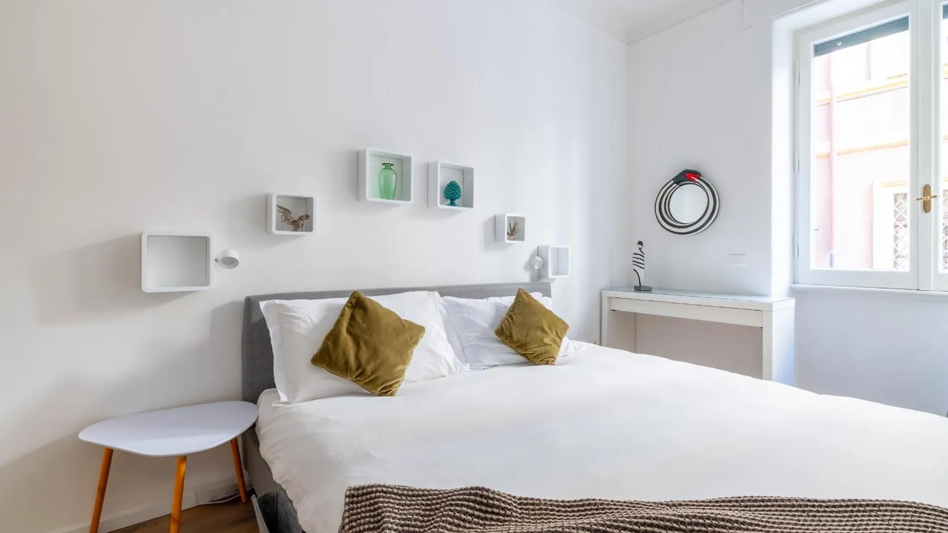Urban Chic 2 Bedroom Vatican Escape Rome